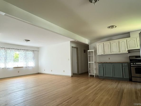 165 5th Street, Saint James NY 11780