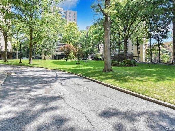 4 Fordham Hill Oval 16C, Bronx NY 10468