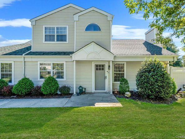80 Fox Court, Manorville NY 11949