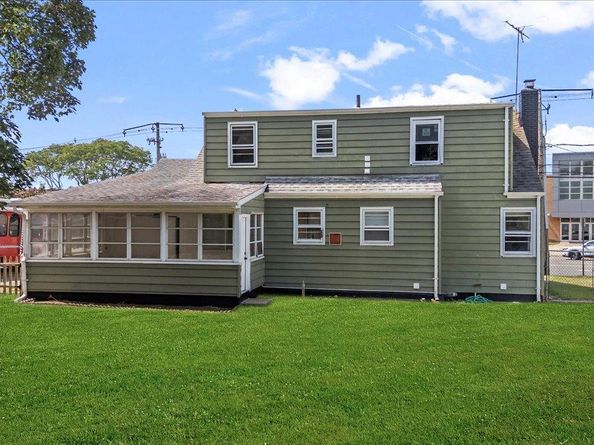 55 S Brookside Avenue, Freeport NY 11520