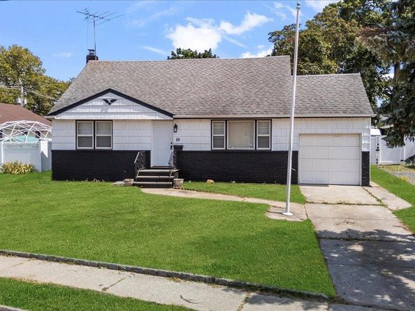 55 S Brookside Avenue, Freeport NY 11520