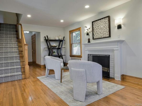 34 Hillview Avenue, Port Washington NY 11050