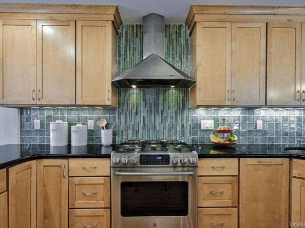 34 Hillview Avenue, Port Washington NY 11050