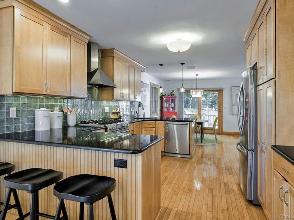 34 Hillview Avenue, Port Washington NY 11050