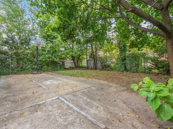 1320 East 101st Street, Brooklyn NY 11236