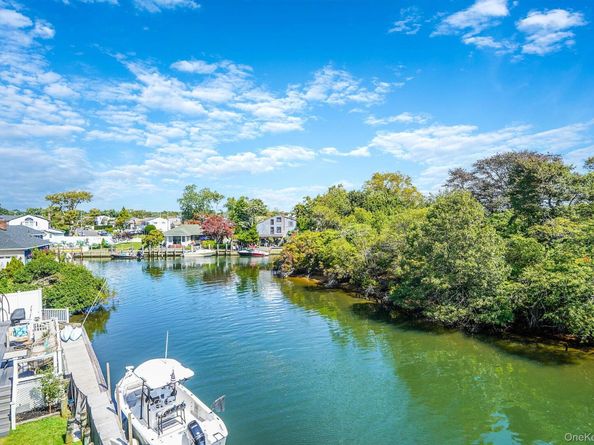15 Inlet Drive, Lindenhurst NY 11757
