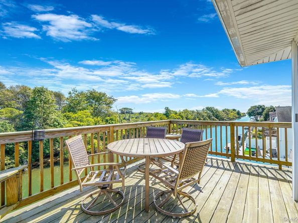 15 Inlet Drive, Lindenhurst NY 11757