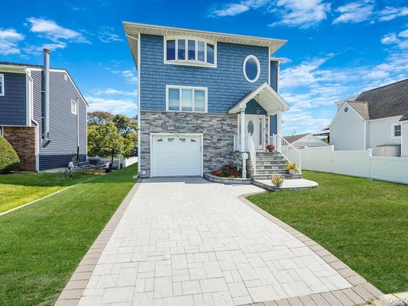 15 Inlet Drive, Lindenhurst NY 11757