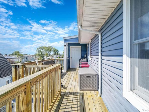 15 Inlet Drive, Lindenhurst NY 11757