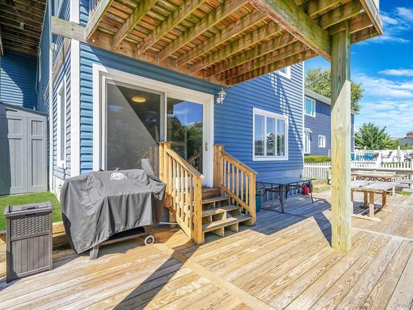 15 Inlet Drive, Lindenhurst NY 11757