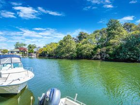 15 Inlet Drive, Lindenhurst NY 11757