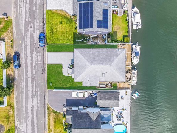 15 Inlet Drive, Lindenhurst NY 11757
