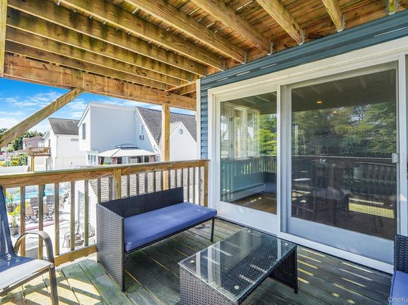 15 Inlet Drive, Lindenhurst NY 11757