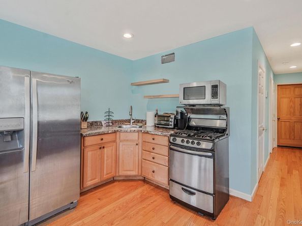 15 Inlet Drive, Lindenhurst NY 11757