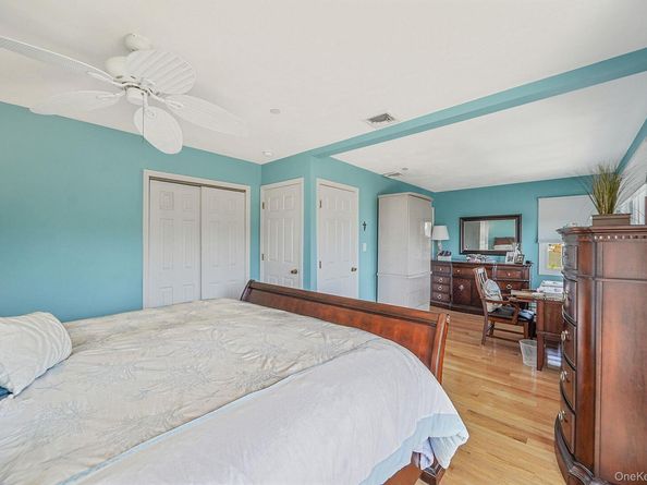 15 Inlet Drive, Lindenhurst NY 11757