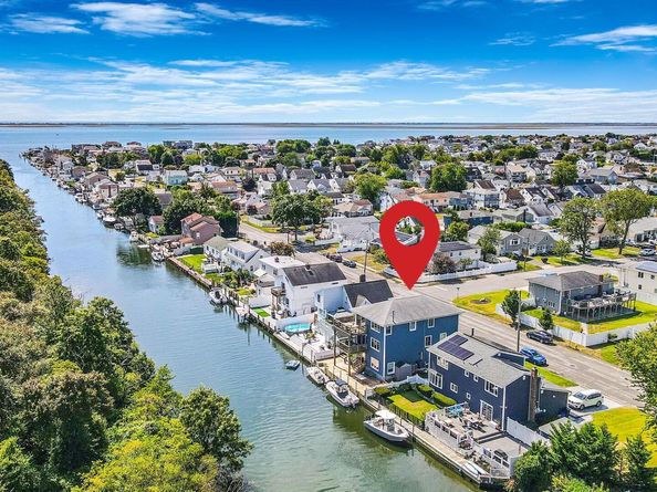 15 Inlet Drive, Lindenhurst NY 11757