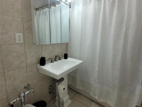 365 Bronx River Road 1H, Yonkers NY 10704
