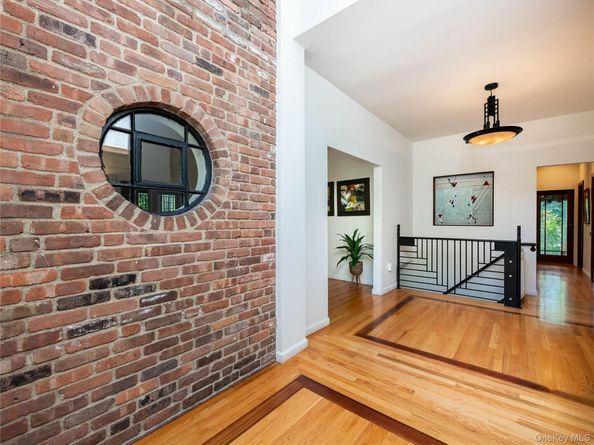 3 West Drive, Manhasset NY 11030