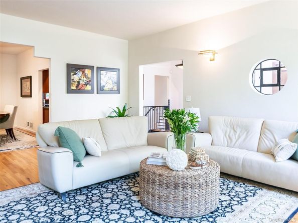 3 West Drive, Manhasset NY 11030