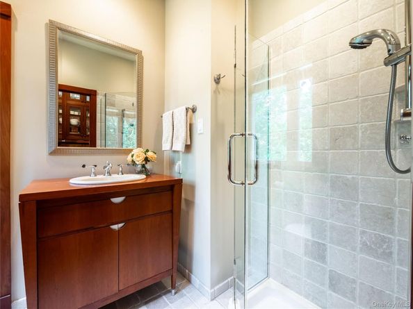 3 West Drive, Manhasset NY 11030