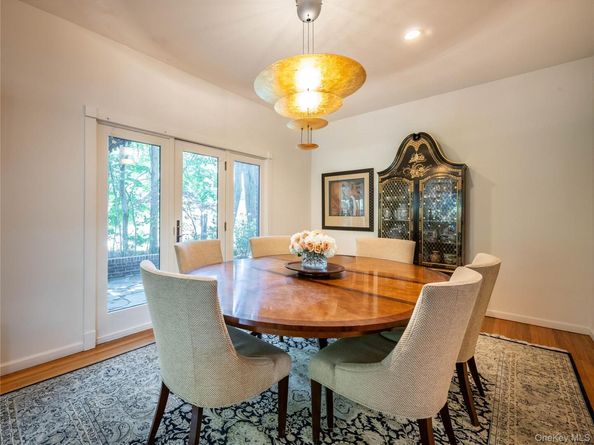 3 West Drive, Manhasset NY 11030