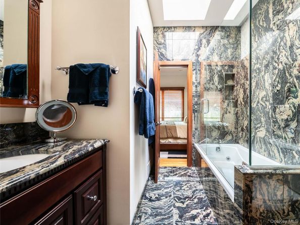 3 West Drive, Manhasset NY 11030