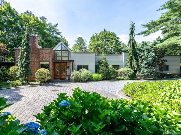 3 West Drive, Manhasset NY 11030
