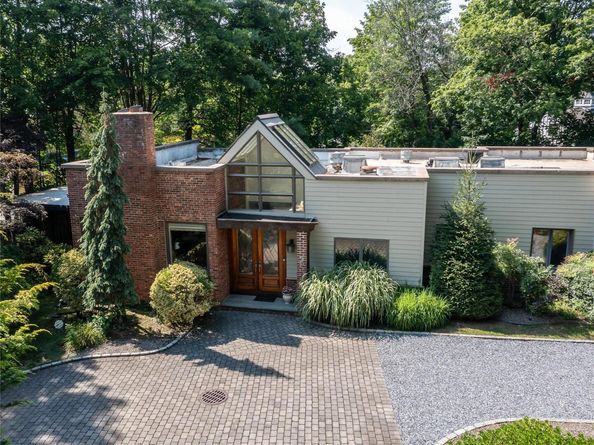 3 West Drive, Manhasset NY 11030