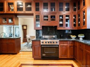 3 West Drive, Manhasset NY 11030