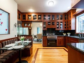 3 West Drive, Manhasset NY 11030