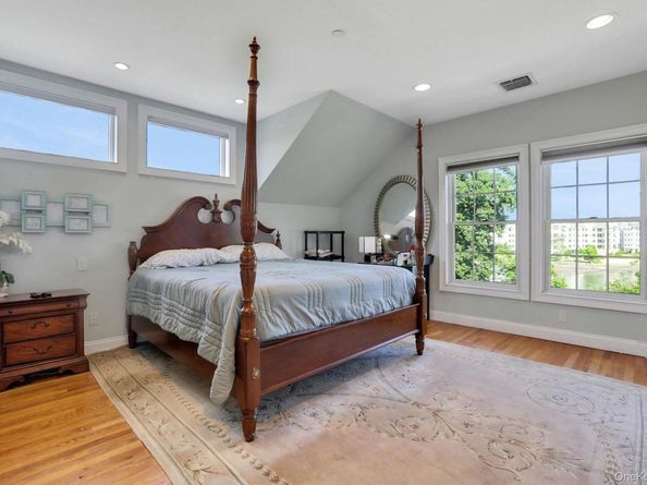 2 Harbor Lane 301, New Rochelle NY 10805