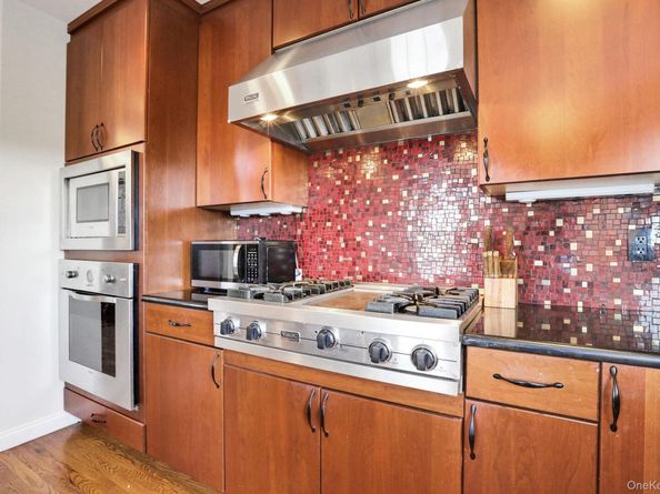 2 Harbor Lane 301, New Rochelle NY 10805