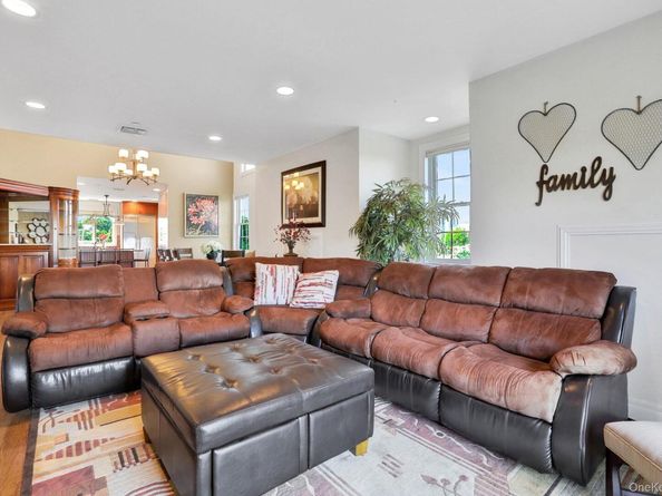 2 Harbor Lane 301, New Rochelle NY 10805