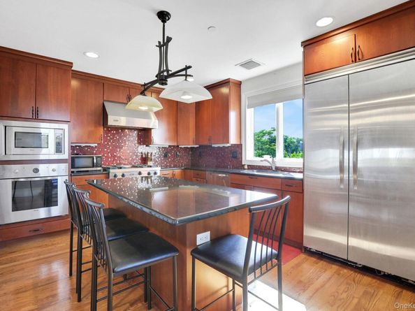 2 Harbor Lane 301, New Rochelle NY 10805