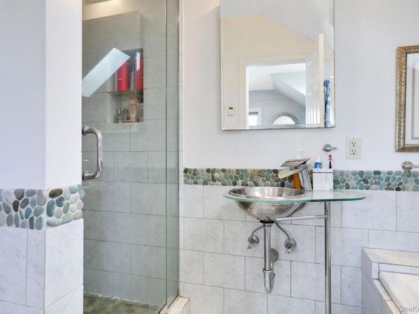 2 Harbor Lane 301, New Rochelle NY 10805