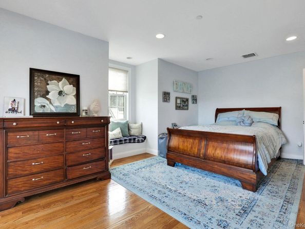 2 Harbor Lane 301, New Rochelle NY 10805