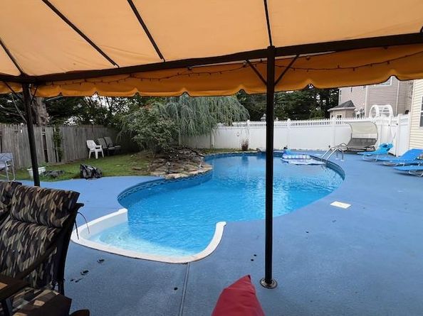 121 West Avenue, Hicksville NY 11801