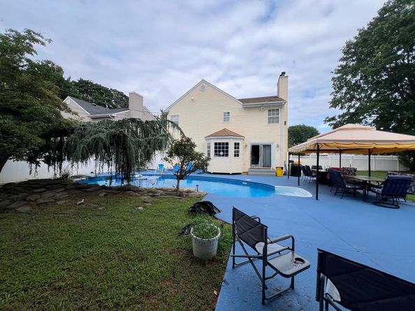 121 West Avenue, Hicksville NY 11801