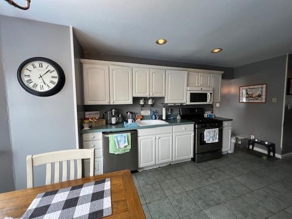 121 West Avenue, Hicksville NY 11801