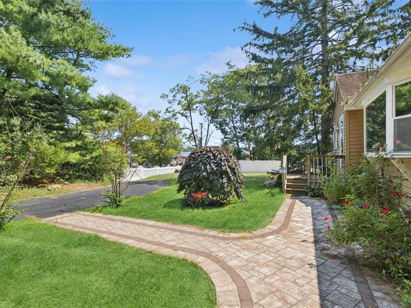 8 Cleary Road, Ronkonkoma NY 11779
