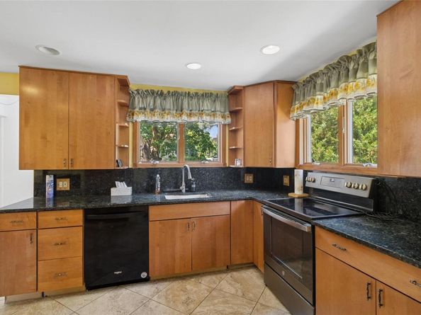 8 Cleary Road, Ronkonkoma NY 11779