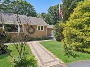 8 Cleary Road, Ronkonkoma NY 11779