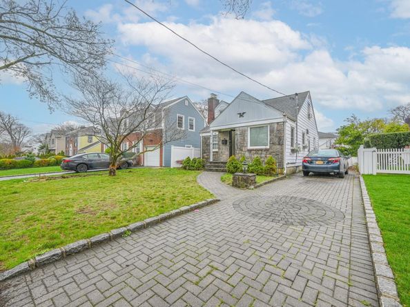 216 Home Street, Valley Stream NY 11580