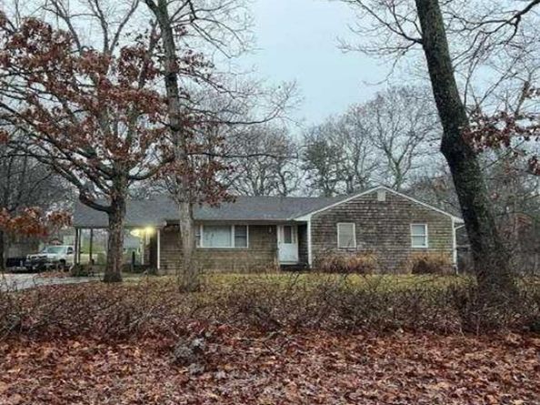 12 CAROLINE Street, Medford NY 11763