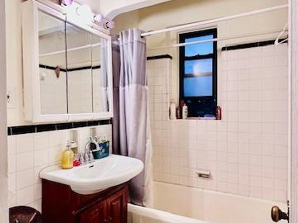 170-40 Highland Avenue 405, Jamaica Estates NY 11432
