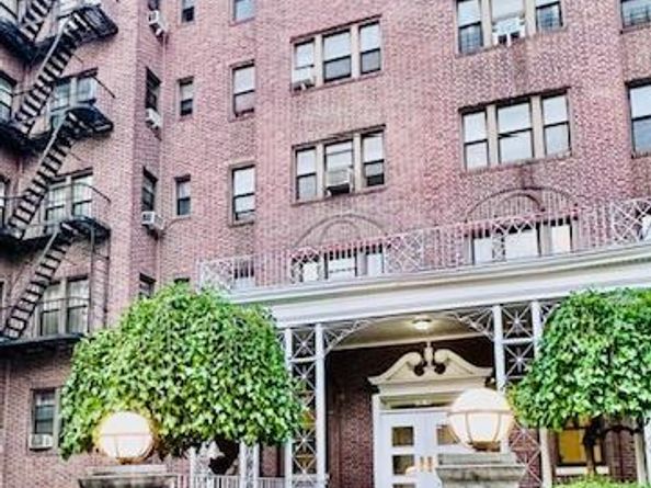 170-40 Highland Avenue 405, Jamaica Estates NY 11432