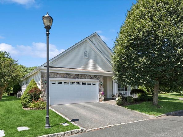 13 Graycrest Court, Mount Sinai NY 11766