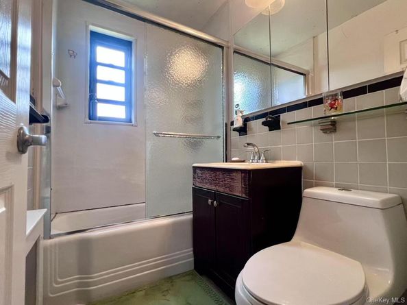 196-19 69th Avenue 2, Fresh Meadows NY 11365
