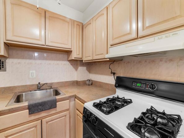 1296 Midland Avenue L2, Yonkers NY 10704