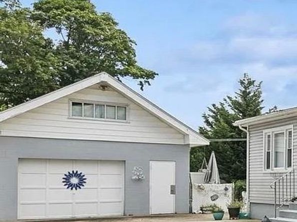 457 Secatogue Avenue, Farmingdale NY 11735